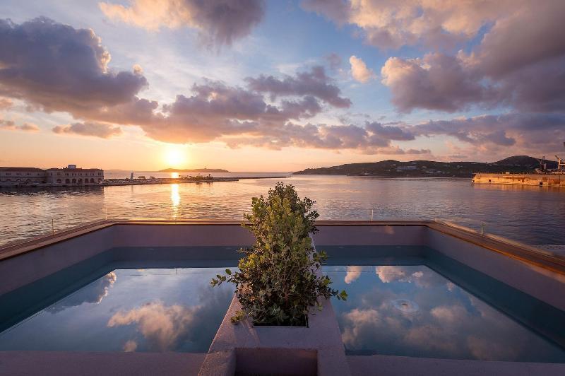 Shapes Luxury Suites Ermupoli Zewnętrze zdjęcie